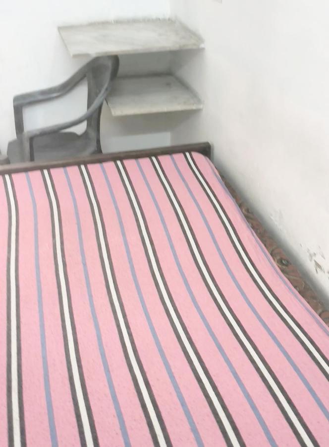 Gandhi Ganaga Guest House Varanasi Bagian luar foto