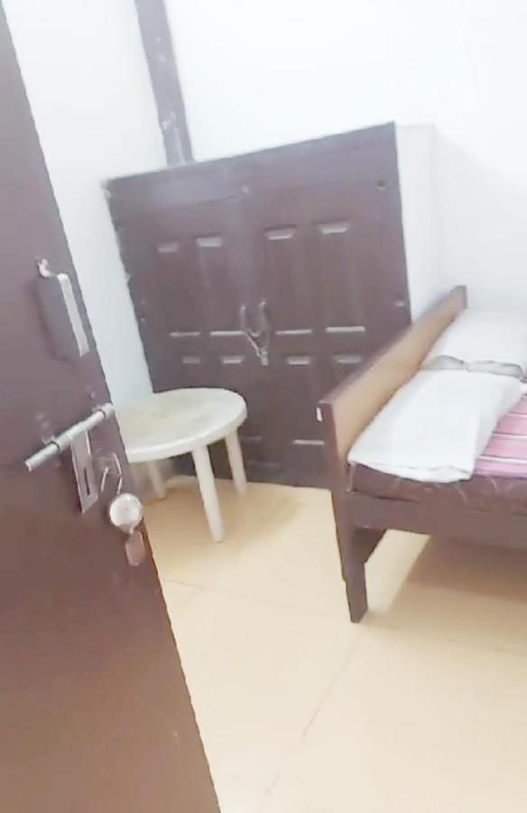Gandhi Ganaga Guest House Varanasi Bagian luar foto
