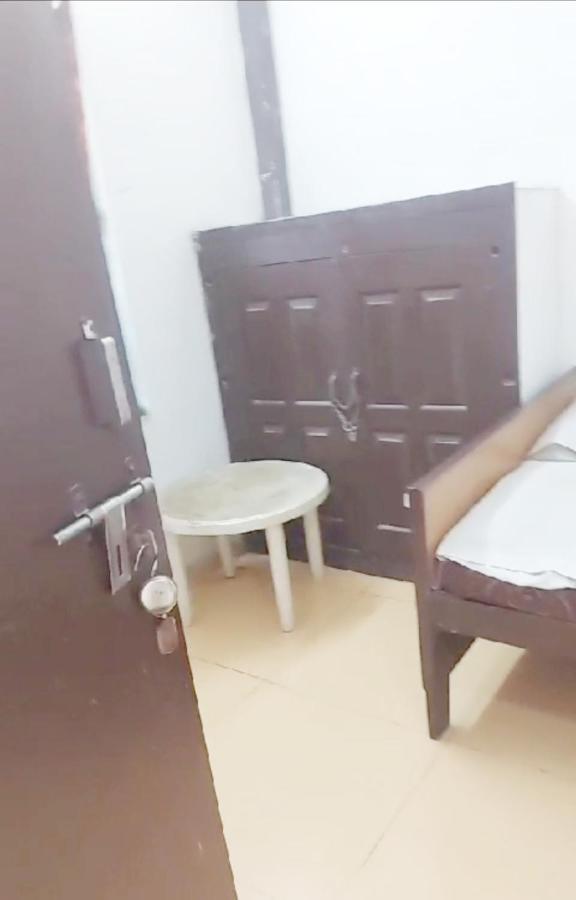 Gandhi Ganaga Guest House Varanasi Bagian luar foto